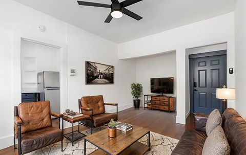 Floor plan for studio, 1 bath, 395 sqft
